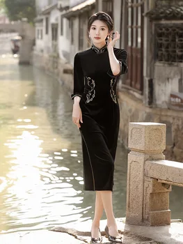 FZSLCYIYI Derliaus Siuvinėjimo Veliūras Septynių Taškų Rankovės Moterų Qipao Kinų Mandarinų Apykaklės Femme Cheongsam Suknelė